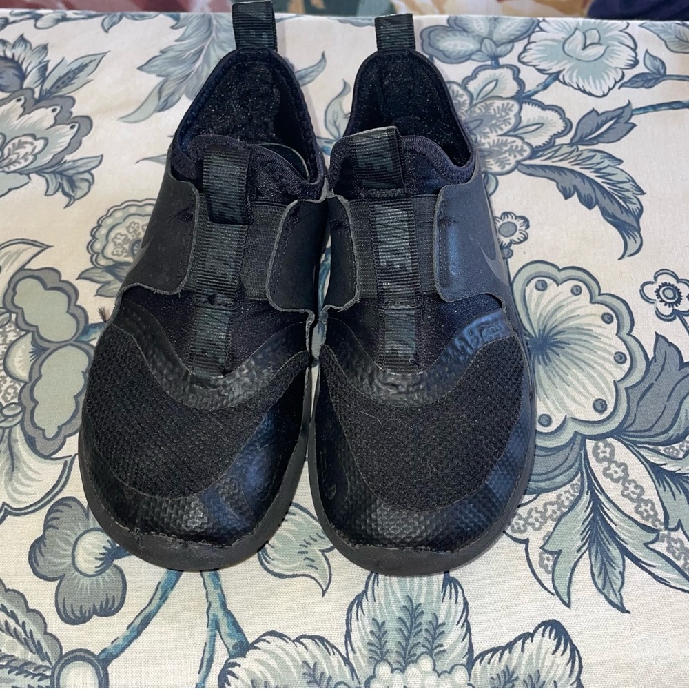 Kids Black Nike Sneakers. Size 11